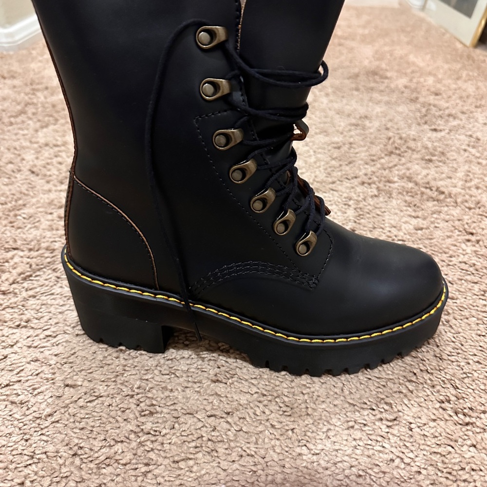 NEW!! Dr. Martens Size 9